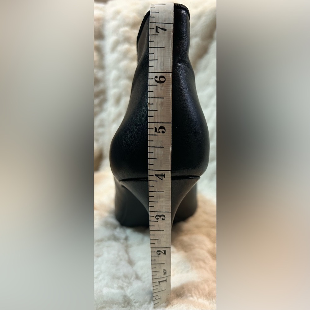 Enzo Angiolini Black Leather Ankle peep toe Boots with Gold detail. Wms. Sz. 10M - Picture 9 of 12
